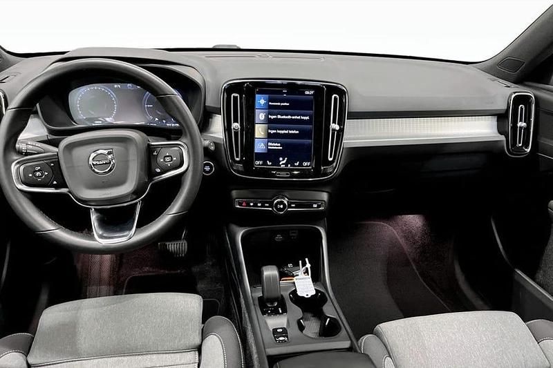 Begagnad Volvo XC40 Core 214 HK (157 kW) 2023 Grå SUV