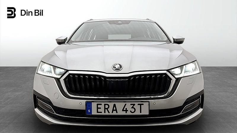 Begagnad Skoda Octavia Style 110 HK (80 kW) 2023 Ljusgrå Kombi