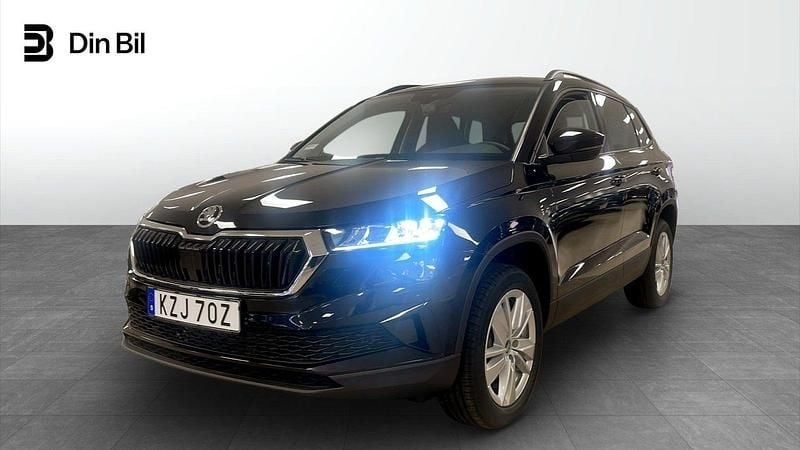 Svart Ny 2025 Skoda Karoq Selection SUV | 339 900 kr - Bild 1/4