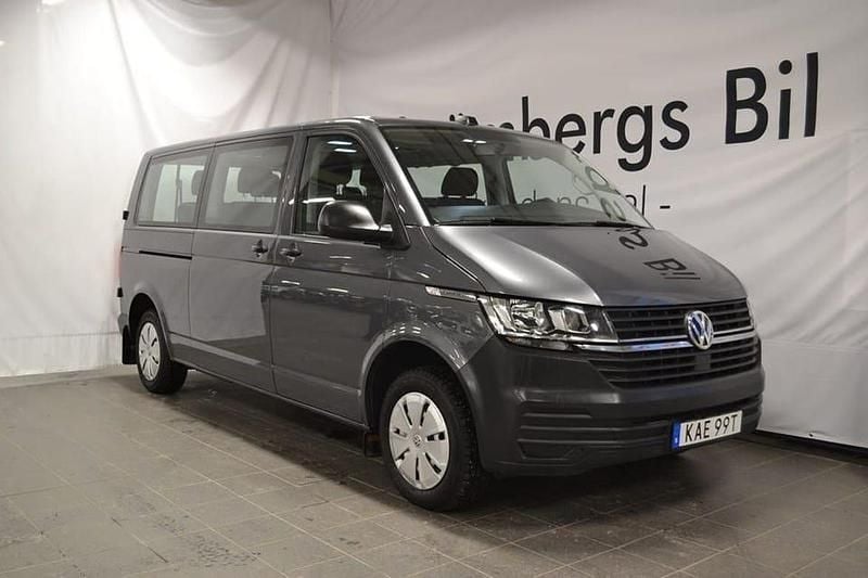 Grå Begagnad 2020 VW Caravelle Minibuss | 359 000 kr (Bra pris) - Bild 1/4
