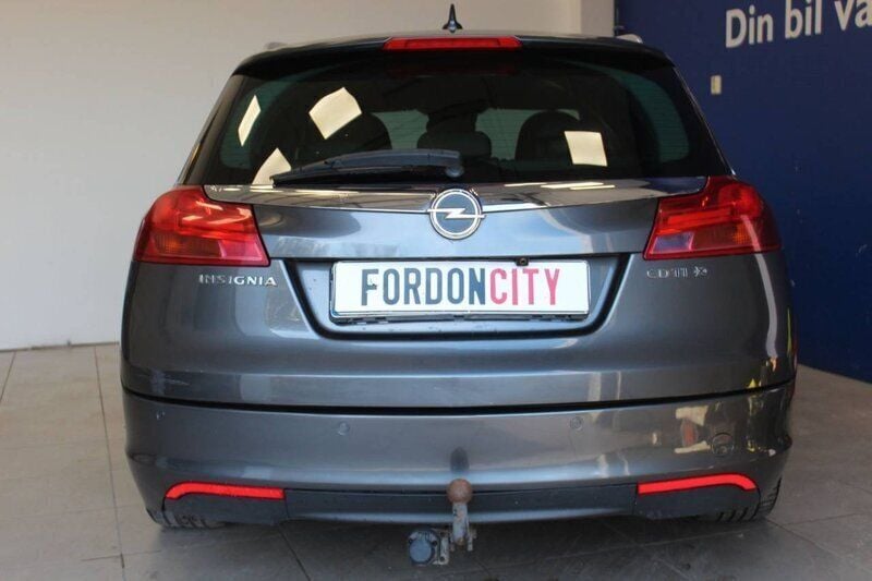 Begagnad Opel Insignia 161 HK (118 kW) 2010 Grå Kombi
