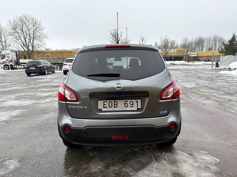 Begagnad Nissan Qashqai +2 131 HK (96 kW) 2012 Grå SUV