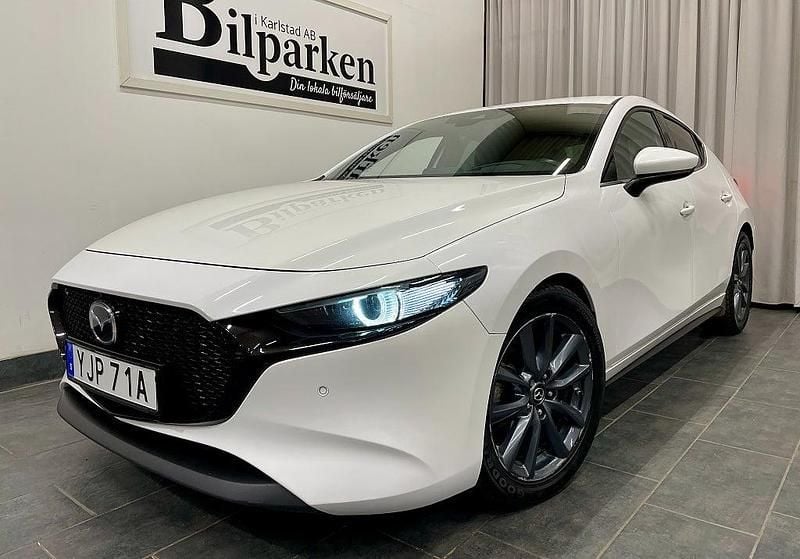 Vit Begagnad 2019 Mazda 3 Cosmo Halvkombi | 179 900 kr (Bra pris) - Bild 1/3