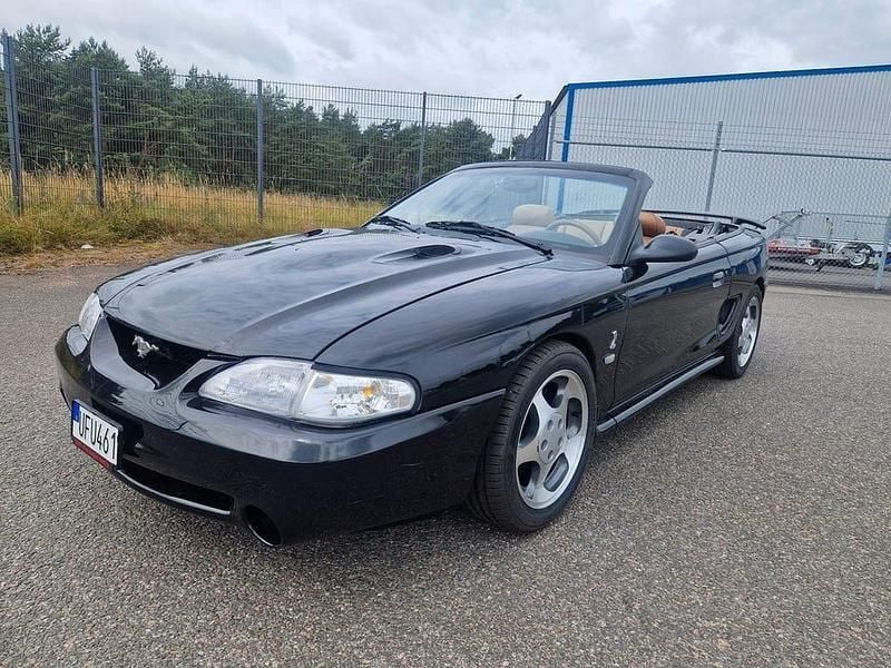 Begagnad Ford Mustang Convertible 309 HK (227 kW) 1996 Svart Cab