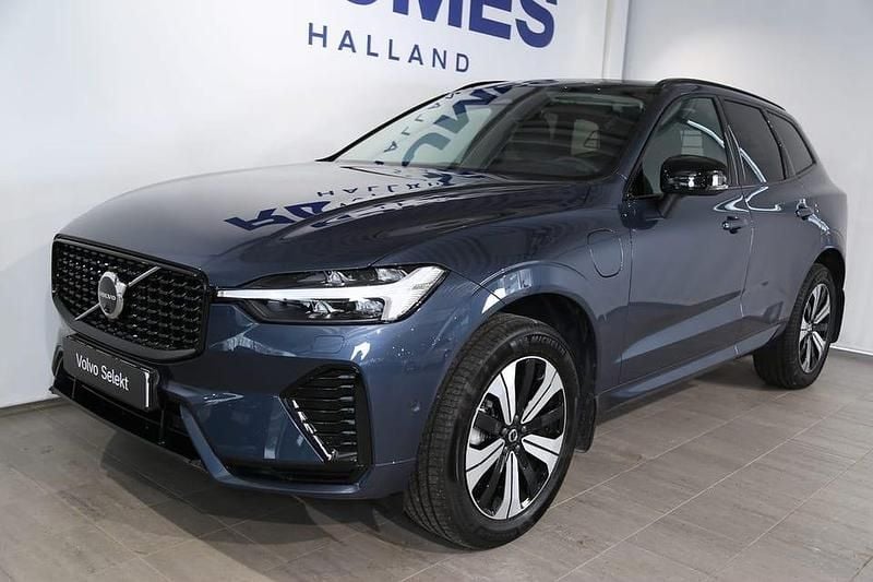 Blå Begagnad 2025 Volvo XC60 Plus SUV | 549 500 kr (Marknadspris) - Bild 1/4