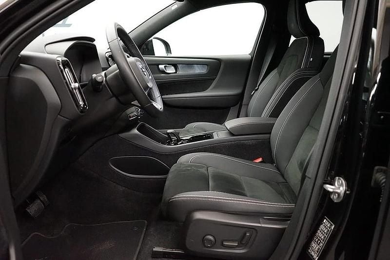 Begagnad Volvo XC40 Plus 185 kW (252 HK) 2022 Svart SUV