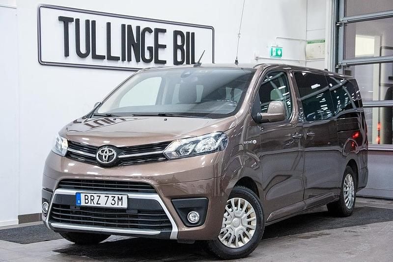 Brun Begagnad 2022 Toyota Proace Verso Kombi | 179 900 kr (Dyr) - Bild 1/4