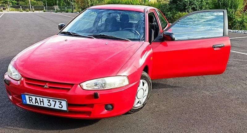 Begagnad 2000 Mitsubishi Colt Halvkombi | 43 500 kr - Bild 1/4