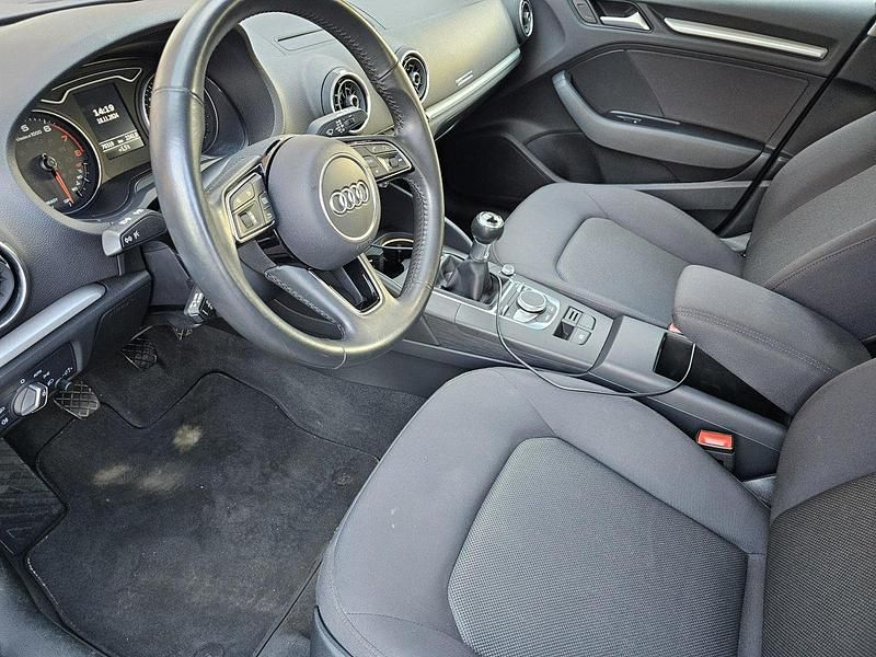 Svart Begagnad 2020 Audi A3 Sportback Comfort Halvkombi | 175 000 kr (Marknadspris) - Bild 1/4