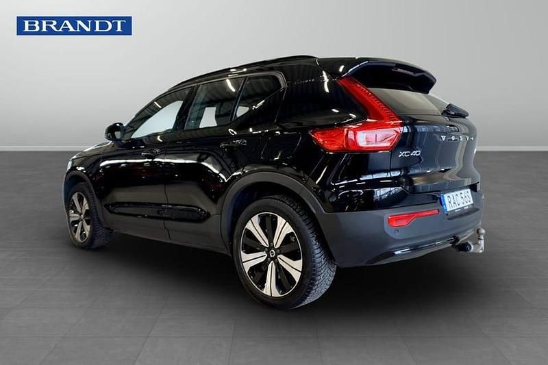 Begagnad Volvo XC40 Core 175 kW (238 HK) 2023 Svart SUV