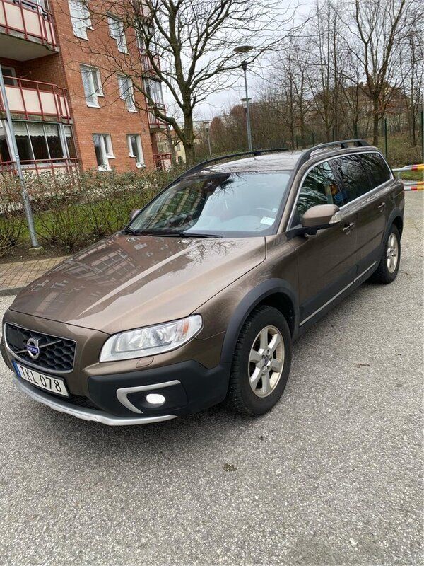 Brun Begagnad 2015 Volvo XC70 Momentum SUV | 119 000 kr (Marknadspris) - Bild 1/4