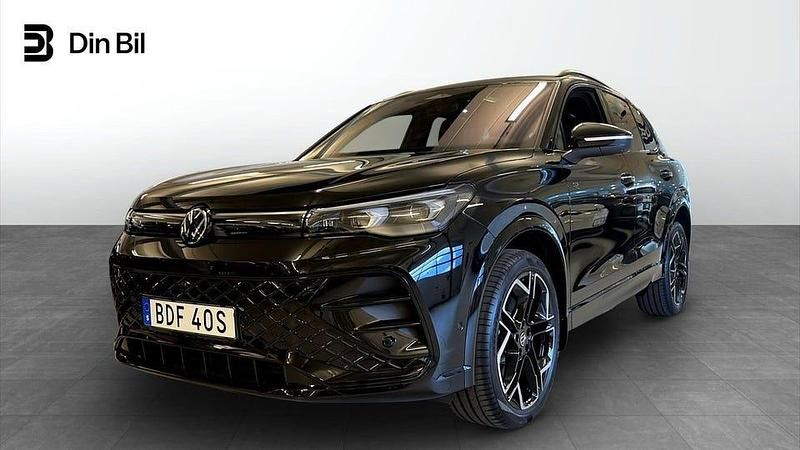 Grenadilla black metallic Ny 2025 VW Tiguan R-line SUV | 599 900 kr (Dyr) - Bild 1/4
