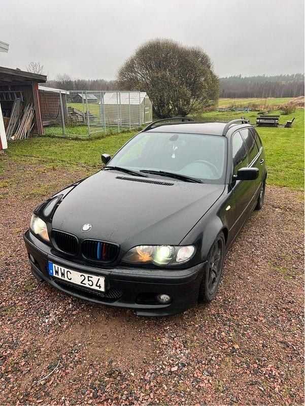 Svart Begagnad 2005 BMW 320 M Sport Kombi | 33 000 kr (Superpris) - Bild 1/4