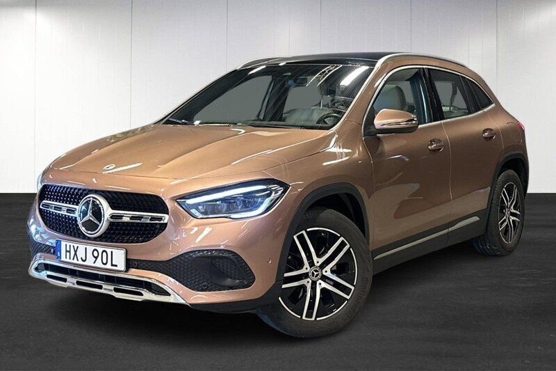 Ljusbrun (brown) Begagnad 2021 Mercedes GLA200 SUV | 379 000 kr (Lite dyr) - Bild 1/4