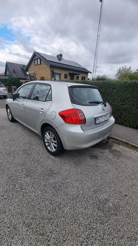 Begagnad Toyota Auris 132 HK (97 kW) 2009 Silver Halvkombi