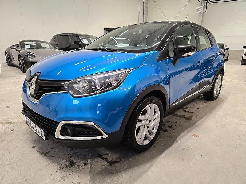 Blå metallic Begagnad 2015 Renault Captur SUV | 109 500 kr (Marknadspris) - Bild 1/4