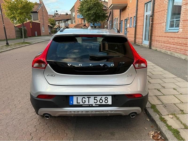 Begagnad Volvo V40 CC 150 HK (110 kW) 2019 Kombi