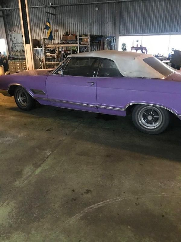 Begagnad Buick Wildcat 330 HK (242 kW) 1966 Lila Cab