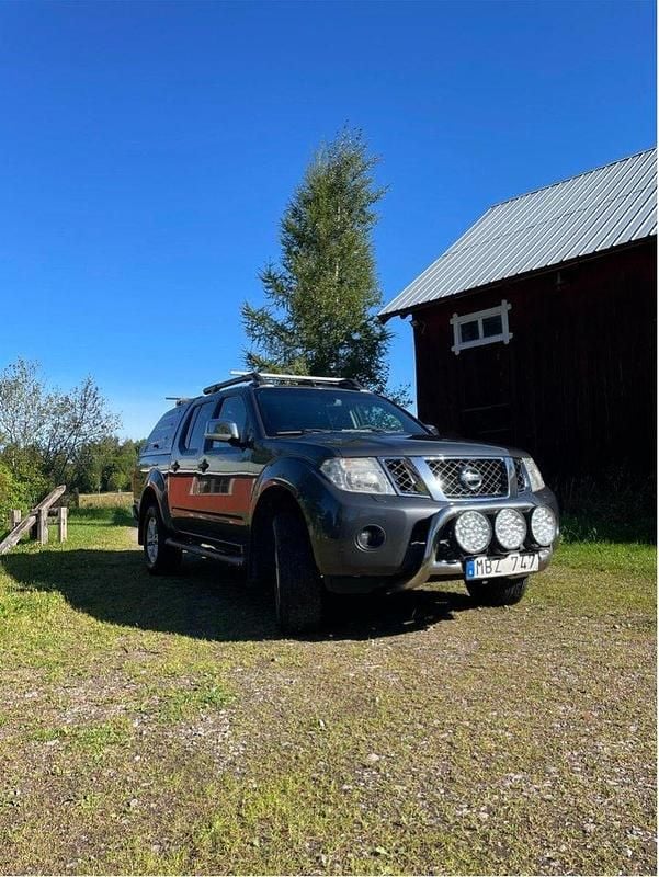 Grå Begagnad 2012 Nissan Navara Pickup | 110 000 kr (Superpris) - Bild 1/4