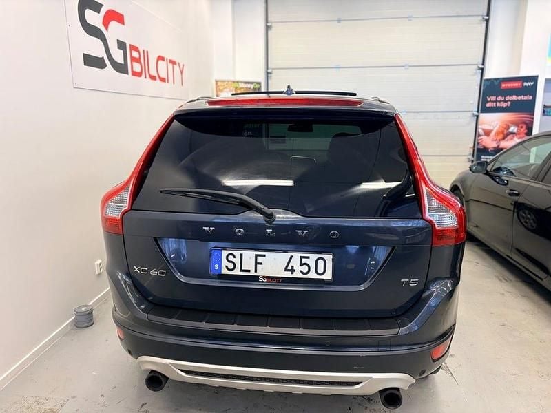 Begagnad Volvo XC60 R-Design 241 HK (177 kW) 2012 Grå SUV