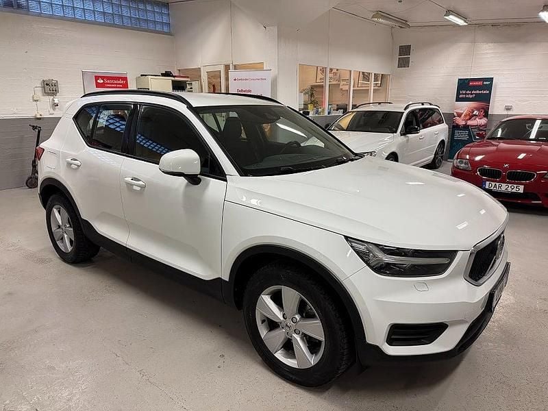 Vit Begagnad 2019 Volvo XC40 Kinetic SUV | 239 900 kr (Bra pris) - Bild 1/4