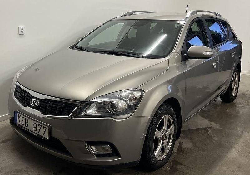 Begagnad Kia Ceed Sportswagon 116 HK (85 kW) 2010 Silver Kombi