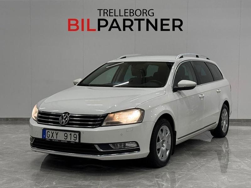 Vit Begagnad 2013 VW Passat Kombi | 49 900 kr (Marknadspris) - Bild 1/4