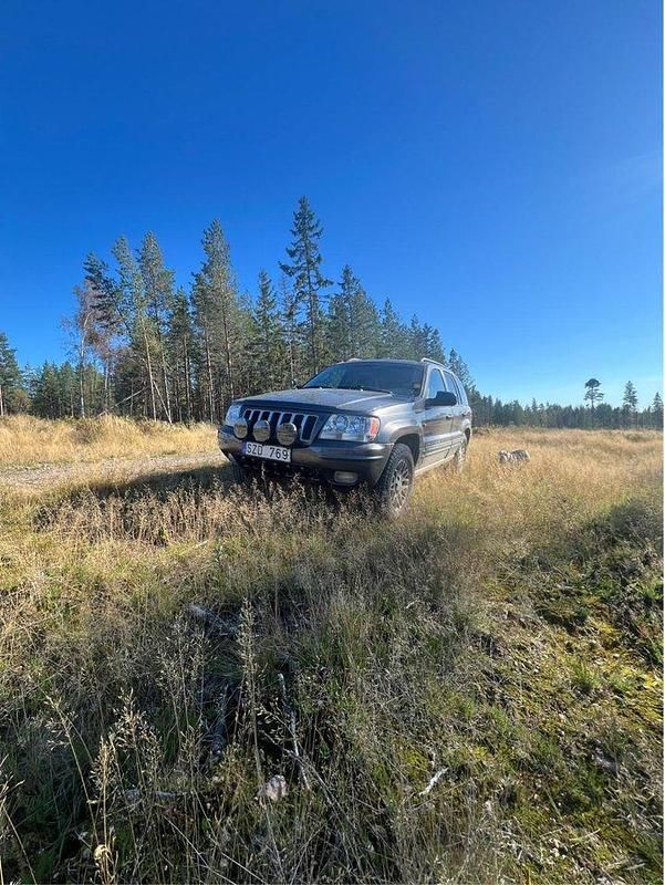 Grå Begagnad 2004 Jeep Grand Cherokee SUV | 60 000 kr - Bild 1/4