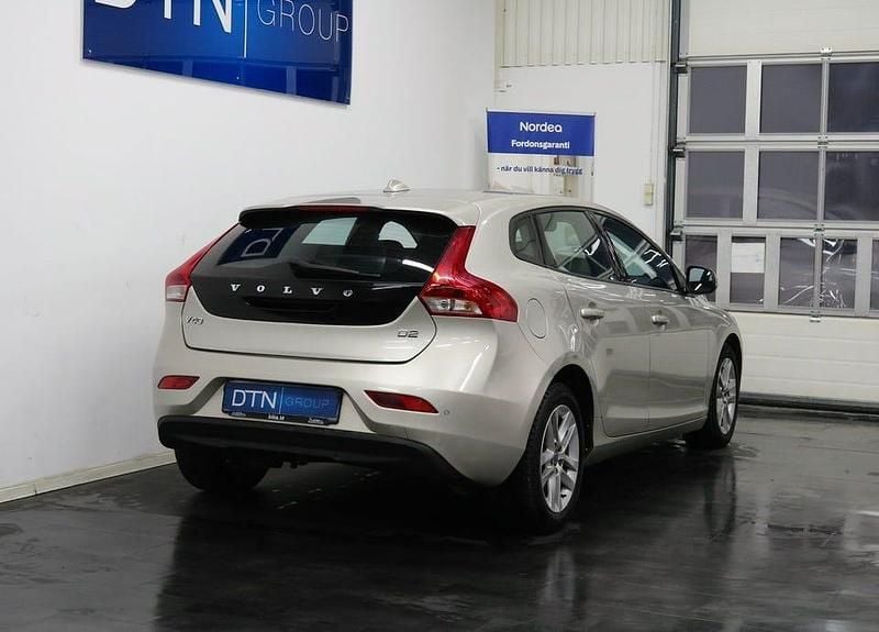 Begagnad Volvo V40 Momentum 120 HK (88 kW) 2017 Brun
