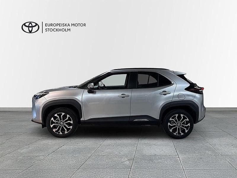 Begagnad Toyota Yaris Cross Active 92 HK (67 kW) 2025 Silver SUV