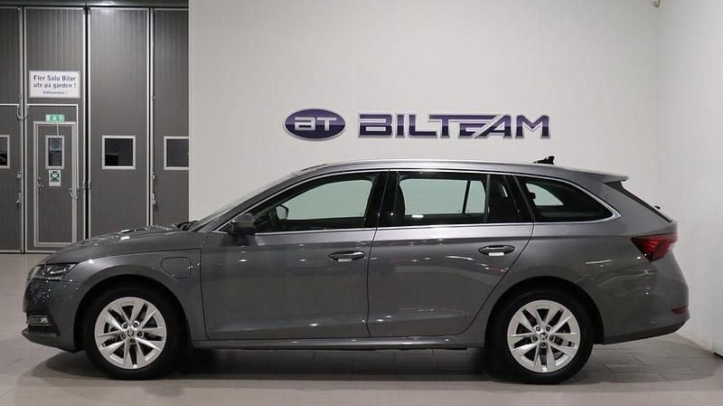 Begagnad Skoda Octavia Style 204 HK (150 kW) 2024 Graphite grey metallic Kombi