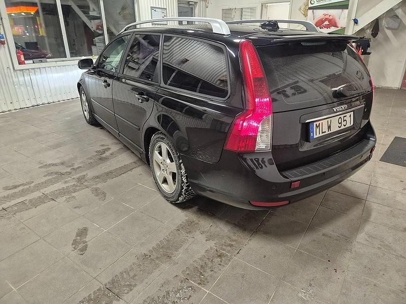 Begagnad Volvo V50 Summum 136 HK (100 kW) 2008 Svart Kombi