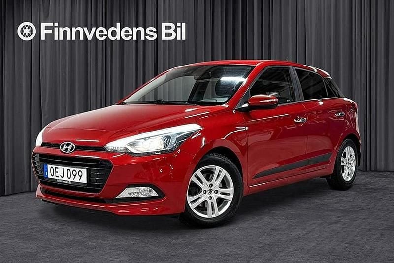 Röd Begagnad 2016 Hyundai i20 Halvkombi | 119 000 kr (Lite dyr) - Bild 1/4