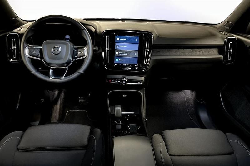 Begagnad Volvo XC40 Single Motor 175 kW (238 HK) 2023 Svart SUV