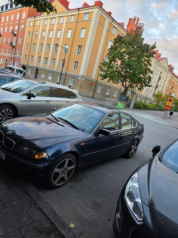Begagnad 2002 BMW 320 Sedan | 30 000 kr (Bra pris) - Bild 1/2