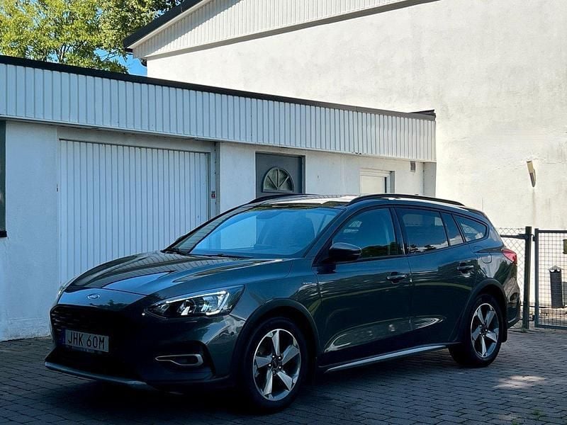 Grå (gråmetllic) Begagnad 2020 Ford Focus Active Kombi | 142 500 kr (Marknadspris) - Bild 1/4