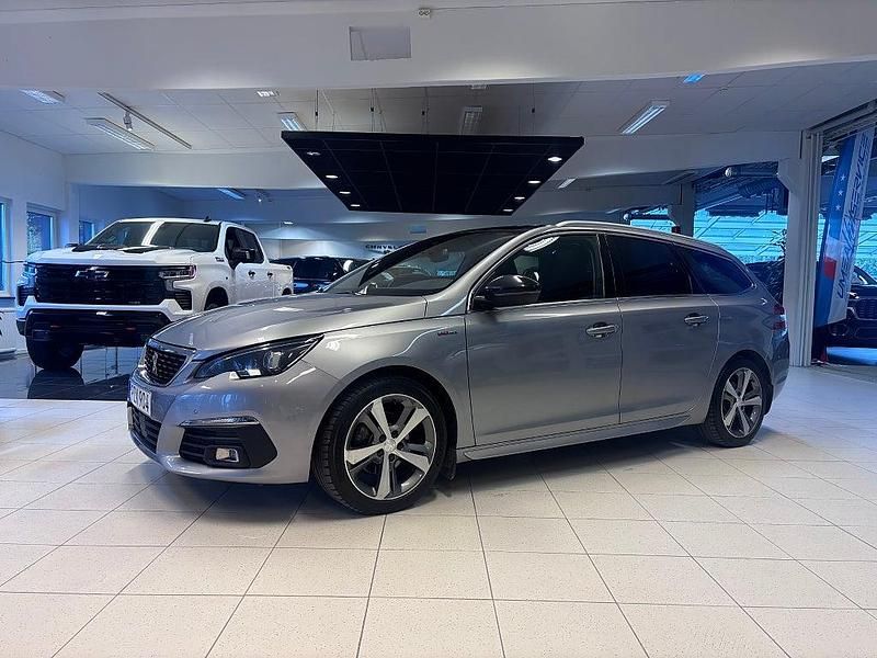 Grå artense metallic Begagnad 2018 Peugeot 308 SW GT-line Kombi | 149 000 kr (Marknadspris) - Bild 1/4