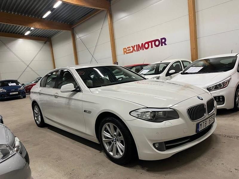 Begagnad BMW 520 184 HK (135 kW) 2012 Vit Sedan