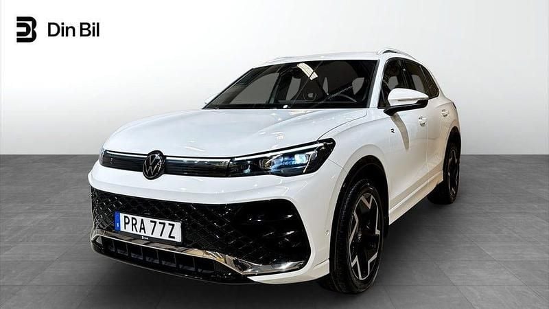 Vit Begagnad 2025 VW Tiguan R-line SUV | 449 500 kr (Marknadspris) - Bild 1/4