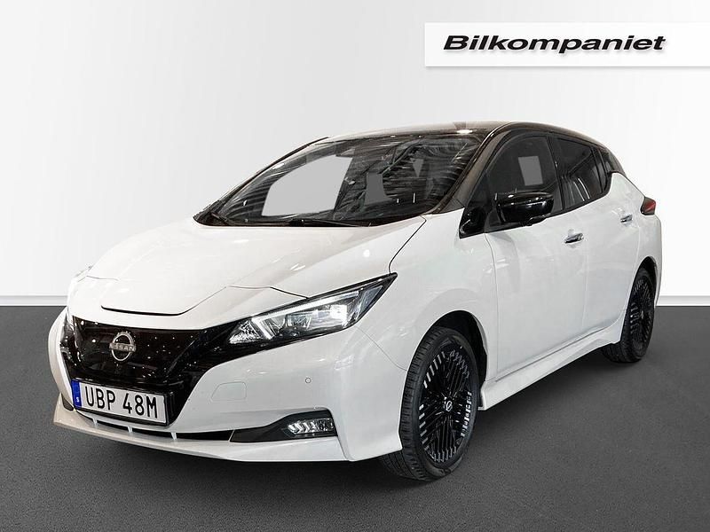 Vit Begagnad 2022 Nissan Leaf N-Connecta Halvkombi | 239 000 kr (Marknadspris) - Bild 1/4