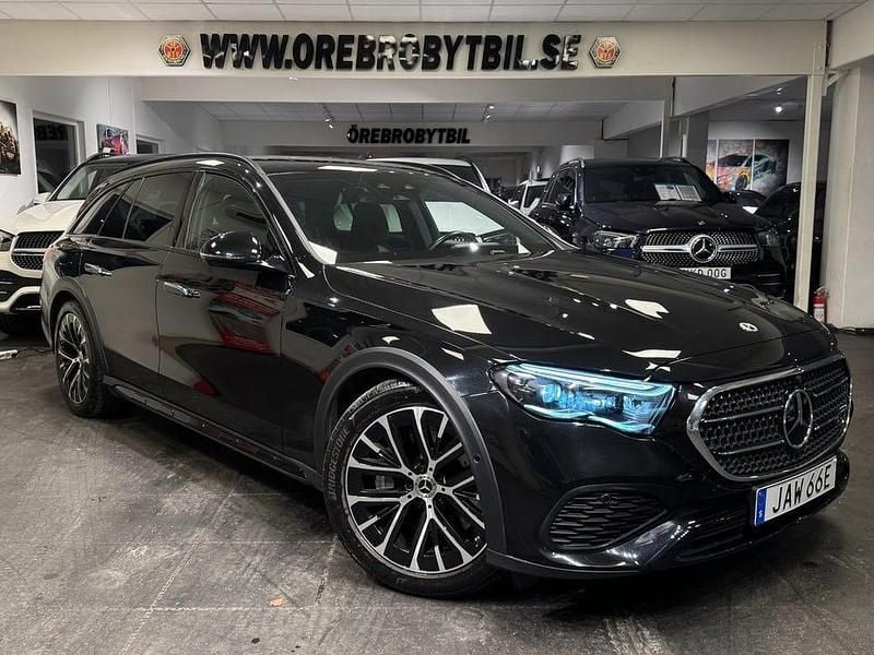 Svart Begagnad 2024 Mercedes E300 Kombi | 679 900 kr - Bild 1/4