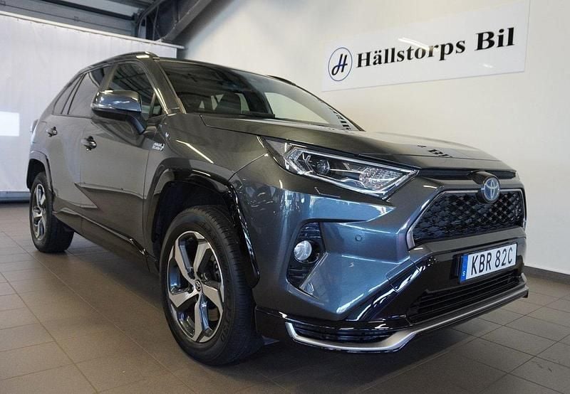 Mörkgrå (grå) Begagnad 2021 Toyota RAV4 Hybrid Edition SUV | 369 900 kr (Marknadspris) - Bild 1/4