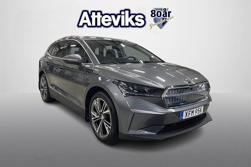Grå Begagnad 2022 Skoda Enyaq iV SUV | 419 500 kr (Marknadspris) - Bild 1/4