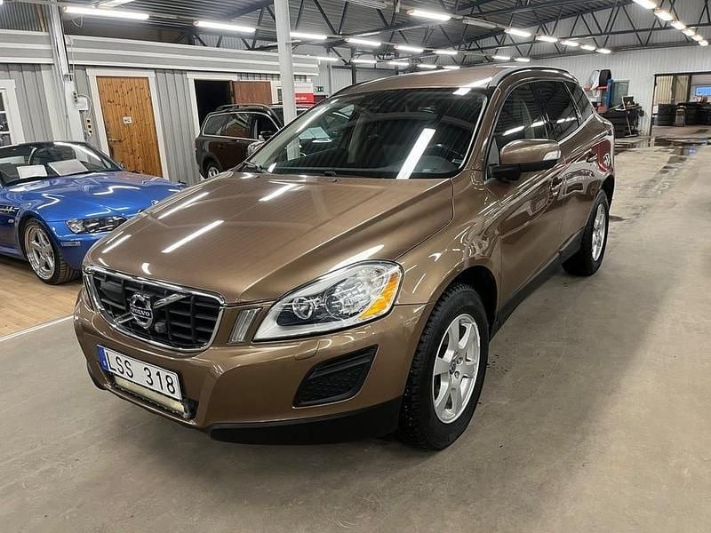 Begagnad Volvo XC60 Momentum 163 HK (119 kW) 2011 Brun SUV