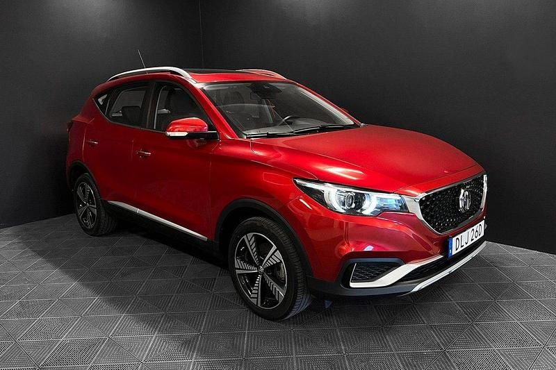 Röd Begagnad 2020 MG ZS Luxury Sedan | 169 700 kr (Marknadspris) - Bild 1/4