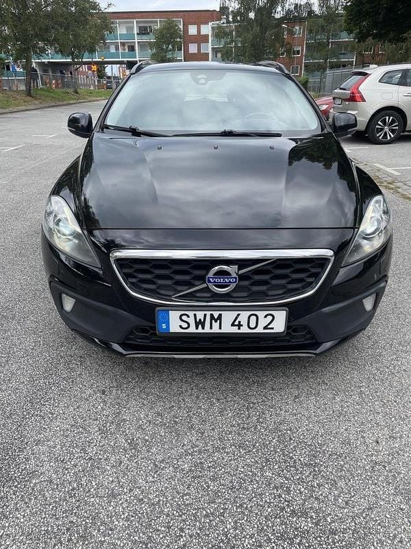 Svart Begagnad 2015 Volvo V40 CC Momentum Kombi | 92 000 kr (Bra pris) - Bild 1/4