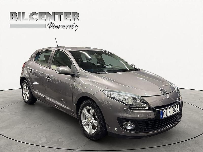 Begagnad Renault Mégane III 90 HK (66 kW) 2014 Grå Halvkombi
