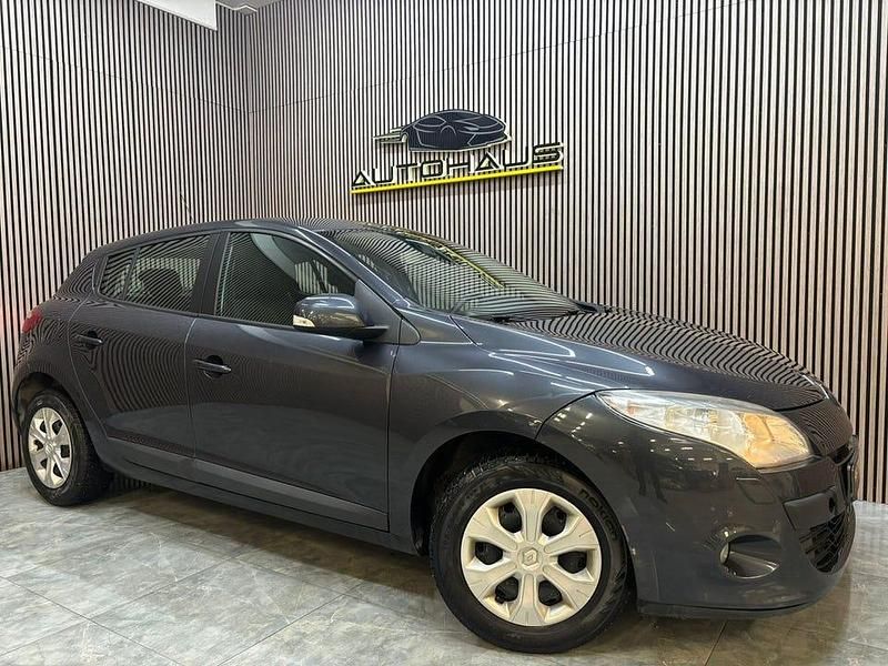 Begagnad Renault Mégane III 110 HK (80 kW) 2010 Mörkgrå Halvkombi