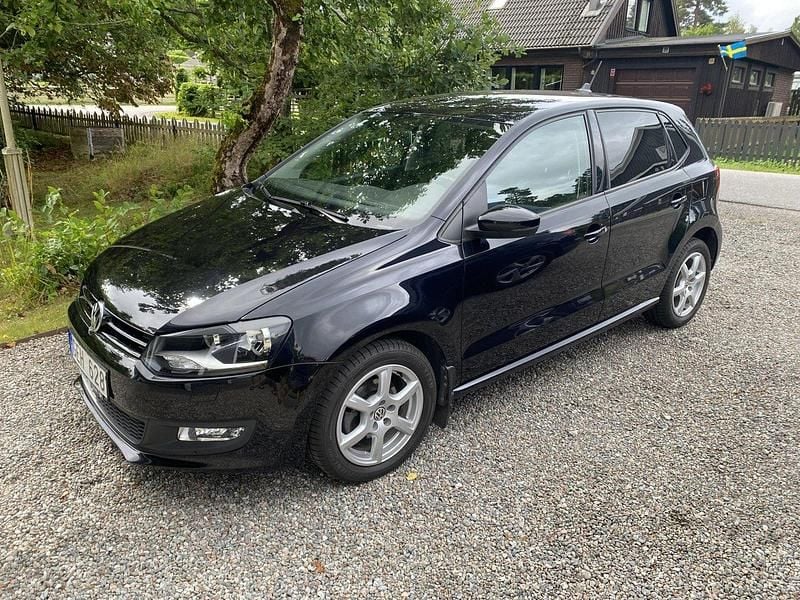 Svart Begagnad 2014 VW Polo Halvkombi | 94 000 kr (Marknadspris) - Bild 1/1