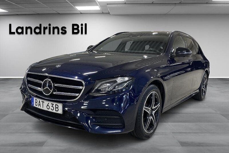 Mörkblå Begagnad 2019 Mercedes E300 AMG Kombi | 309 000 kr (Bra pris) - Bild 1/4